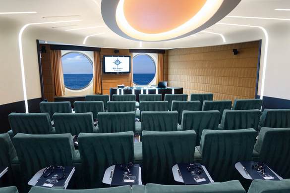 MSC Cruises, MSC Fantasia, Business Centre 1, Copyrights - MSC Rights, Ivan Sarfatti.jpg